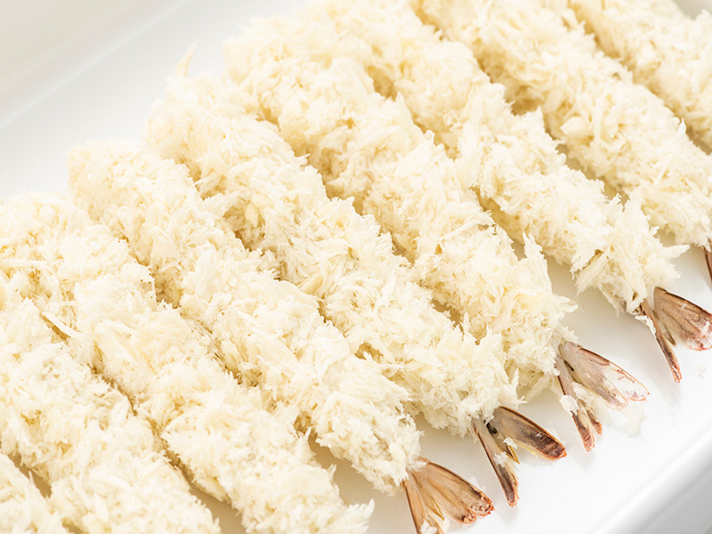 エビフライの衣付け工程|冷凍食品製造・パン粉付け・業務用急速冷凍前処理