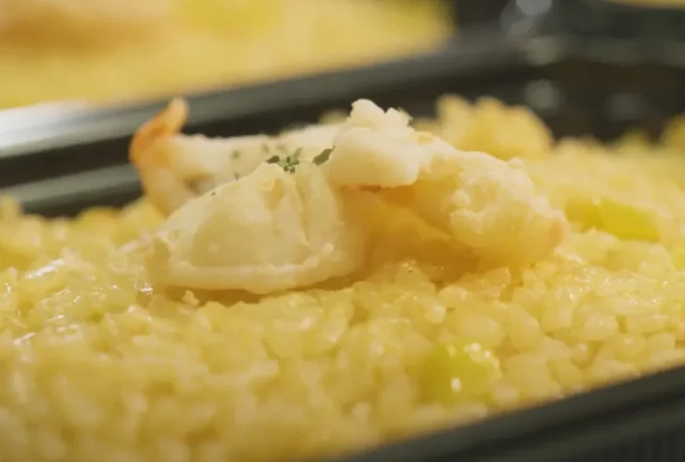 千草ホテルのエビがのったドリア