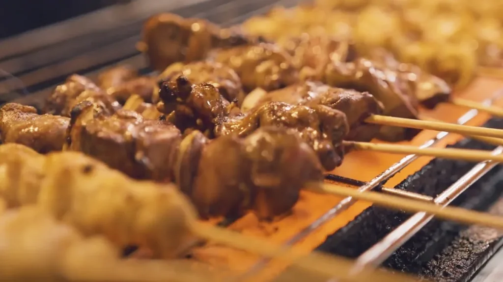 炭火で焼かれる焼き鳥｜職人の手で焼き上げる天喜の香ばしい串焼き