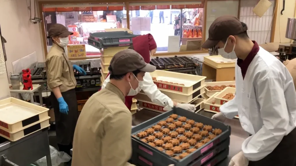 和菓子もみぢ饅頭の製造風景