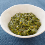 小鉢に盛り付けられたアカモク｜冷凍保存で旨味と粘りを保つ海藻料理の写真