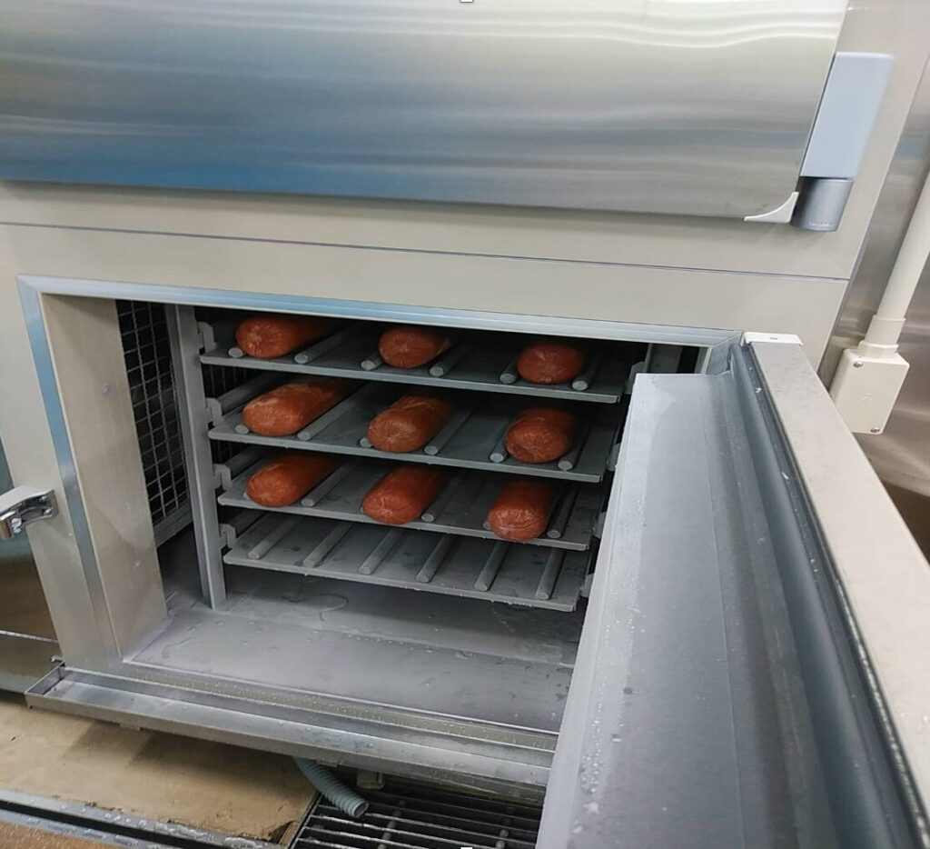 3Dフリーザー オーダーメイドモデルでハムをテンパリングする様子｜均一解凍で食感と風味を保持