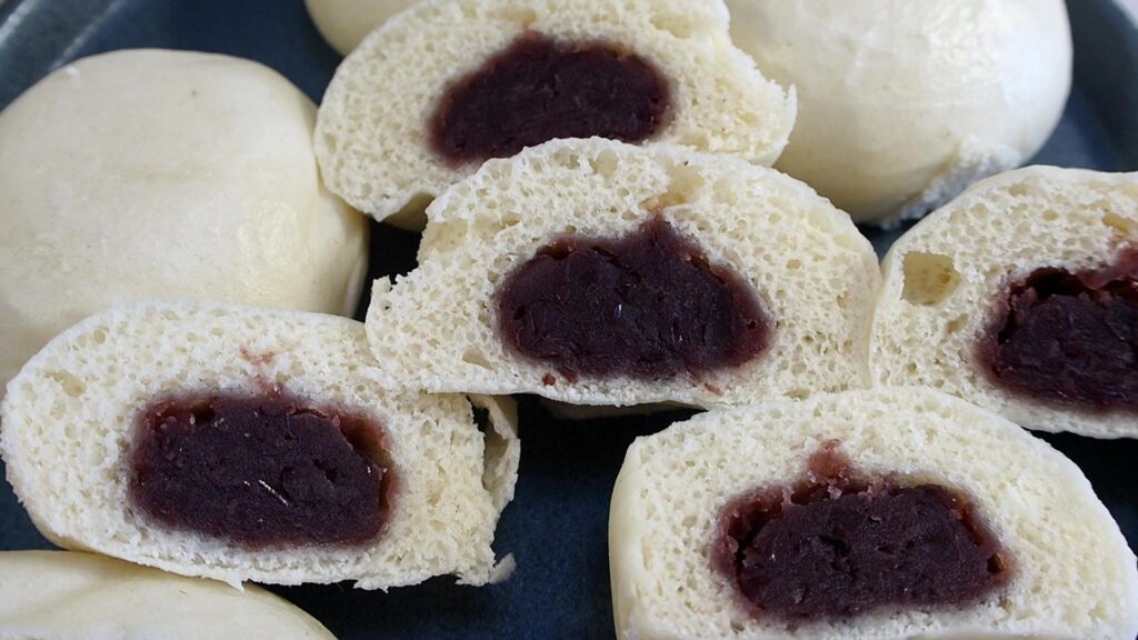 カットされた饅頭