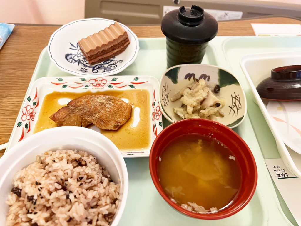 入院食・病院食:赤飯と鯛の煮付け