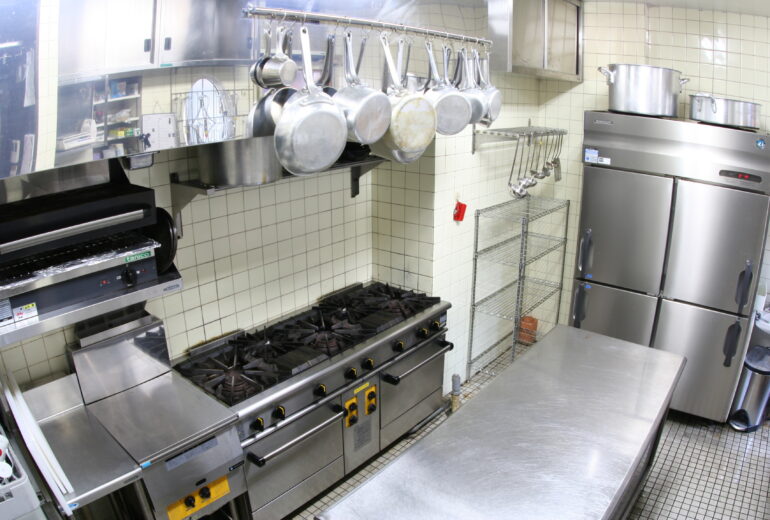 飲食店のキッチンの様子