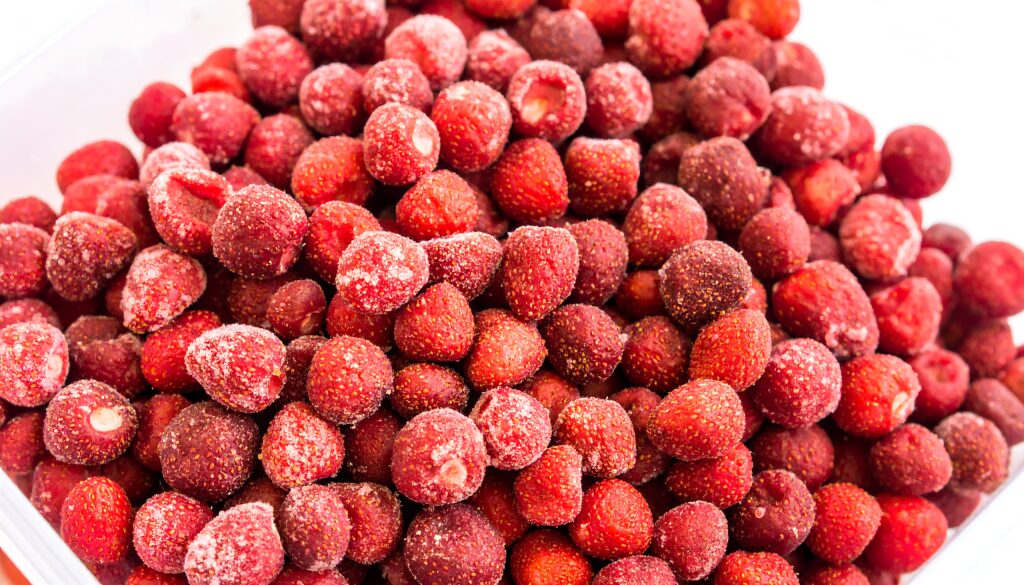 IQFされた画面いっぱいのイチゴ