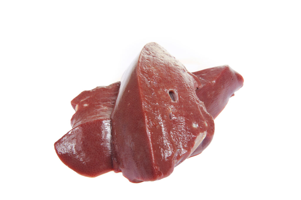 切り分けられた豚レバー