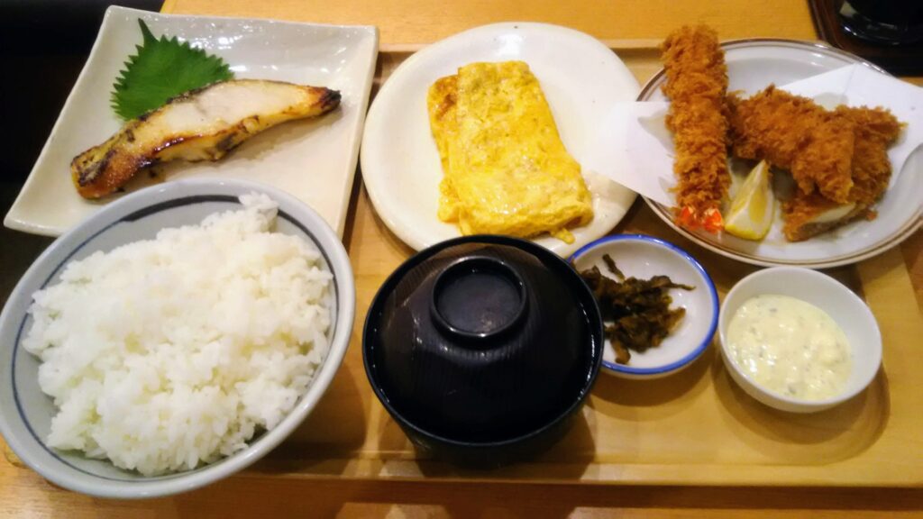 たくさんの色んなおかずがある定食