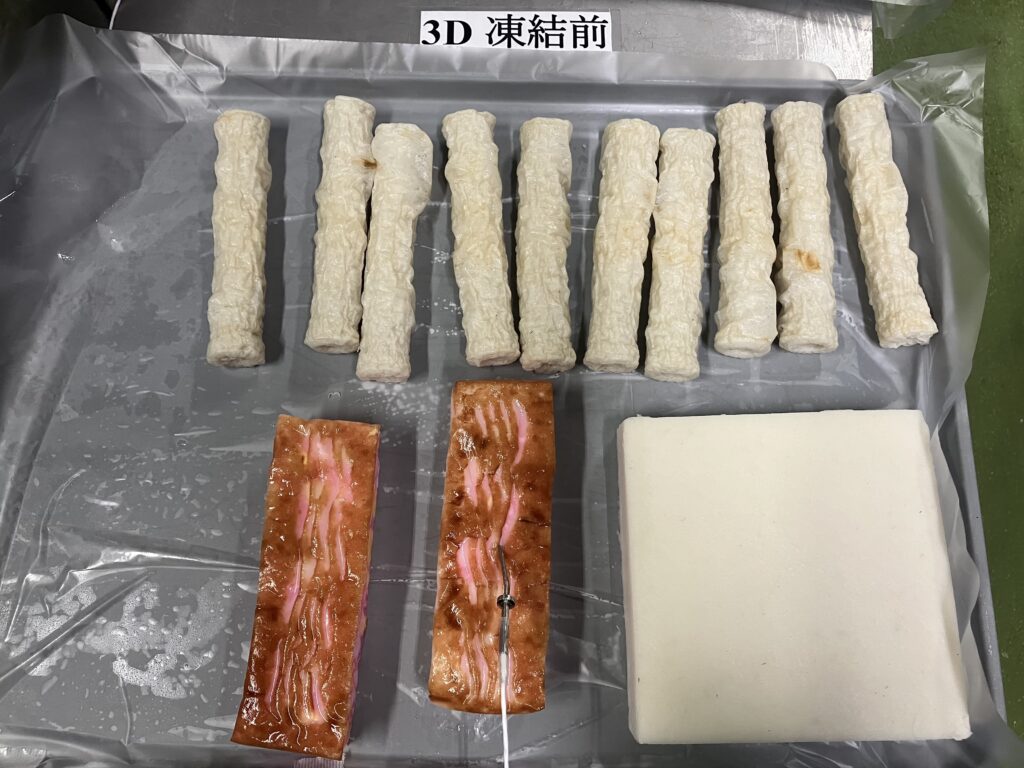 トレイに載せられた色々なかまぼこ