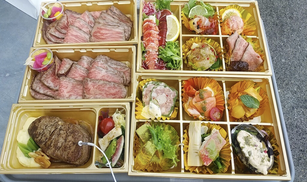 色々なものが詰められたおせち