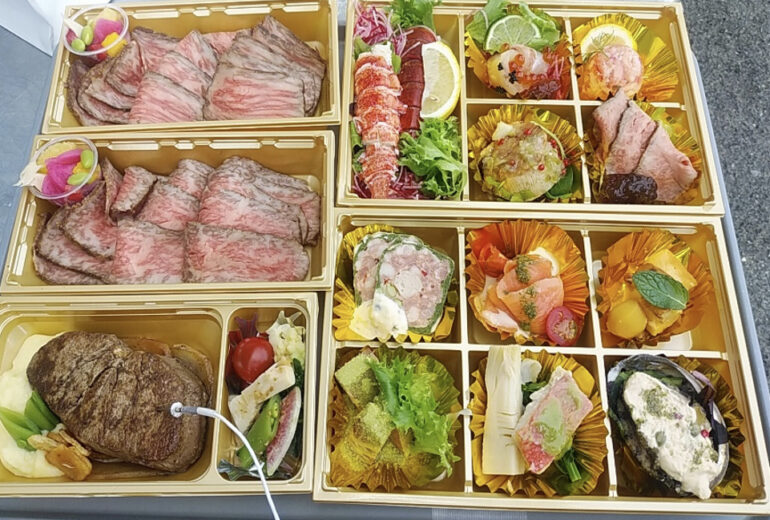 色々なものが詰められたおせち