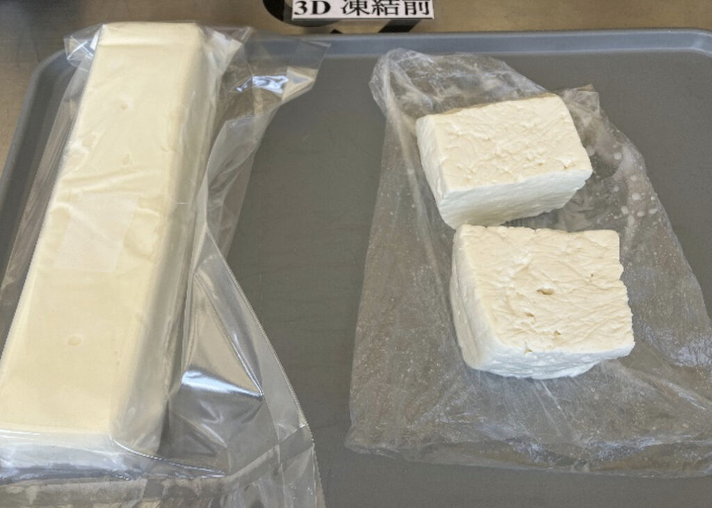 トレーに並べられたチーズ