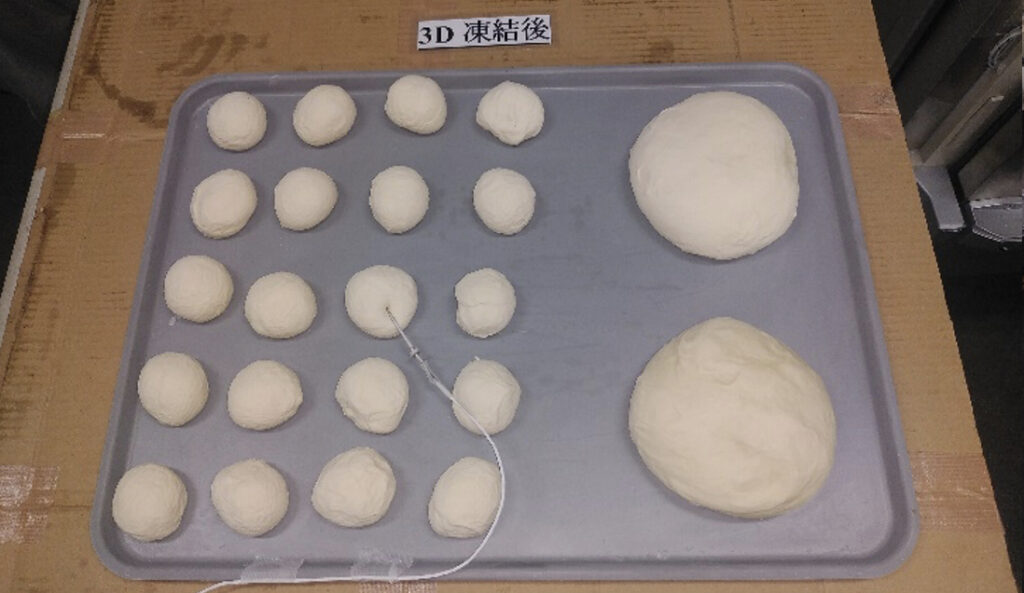 急速冷凍加工した焼く前のパン生地