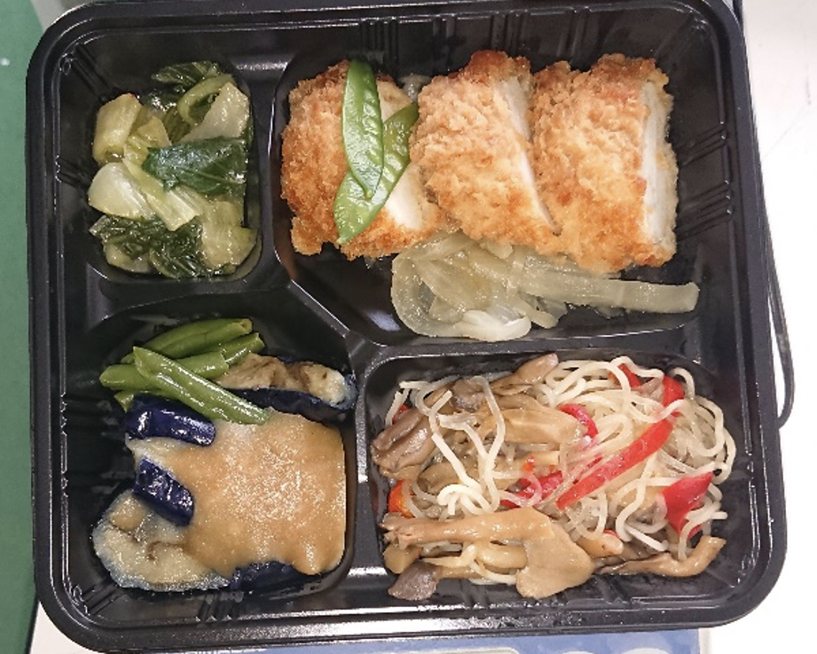 チキンカツ煮弁当（副菜：茄子の味噌だれ、青菜煮浸し、キノコ炒めなど）
