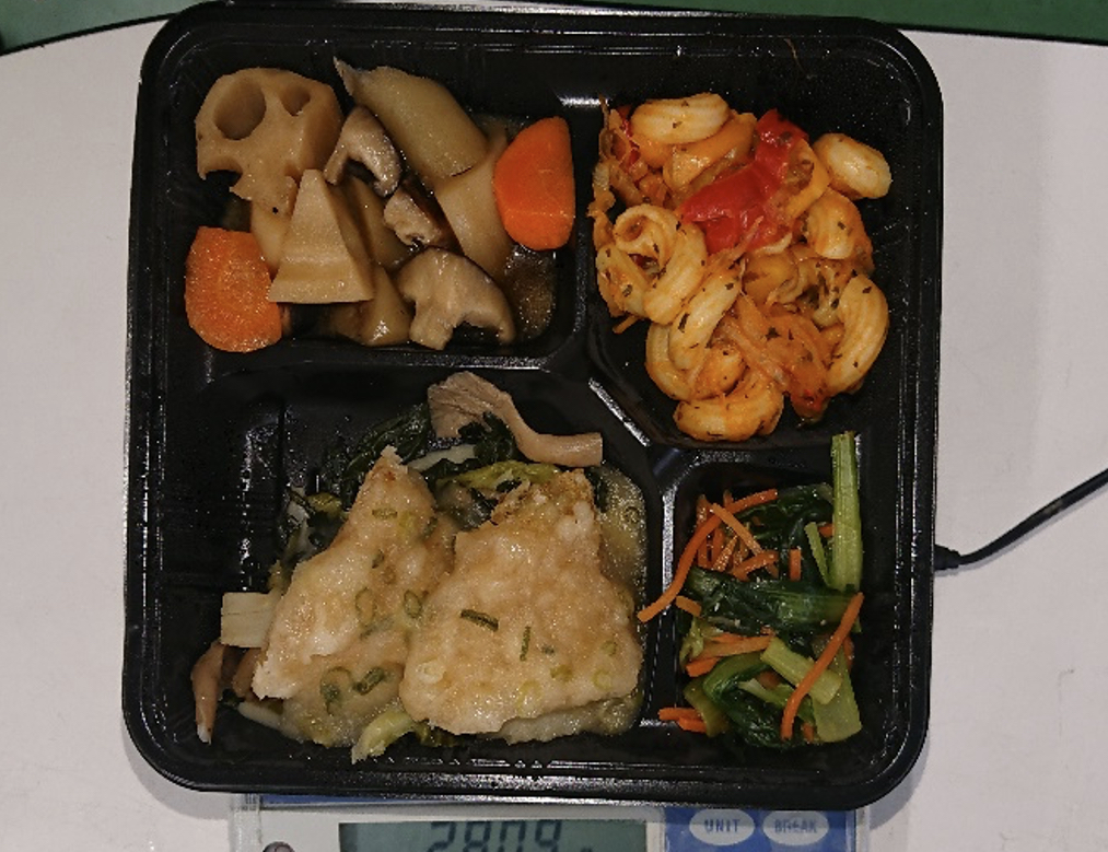 カレイのおろし煮弁当（副菜：レンコンと野菜の煮物、トマトマカロニ、青菜のお浸し）