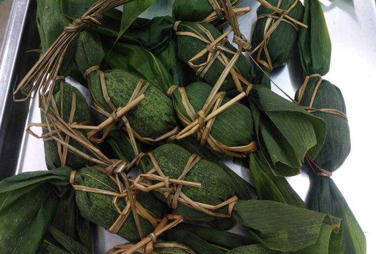 トレーにたくさんおかれた笹団子