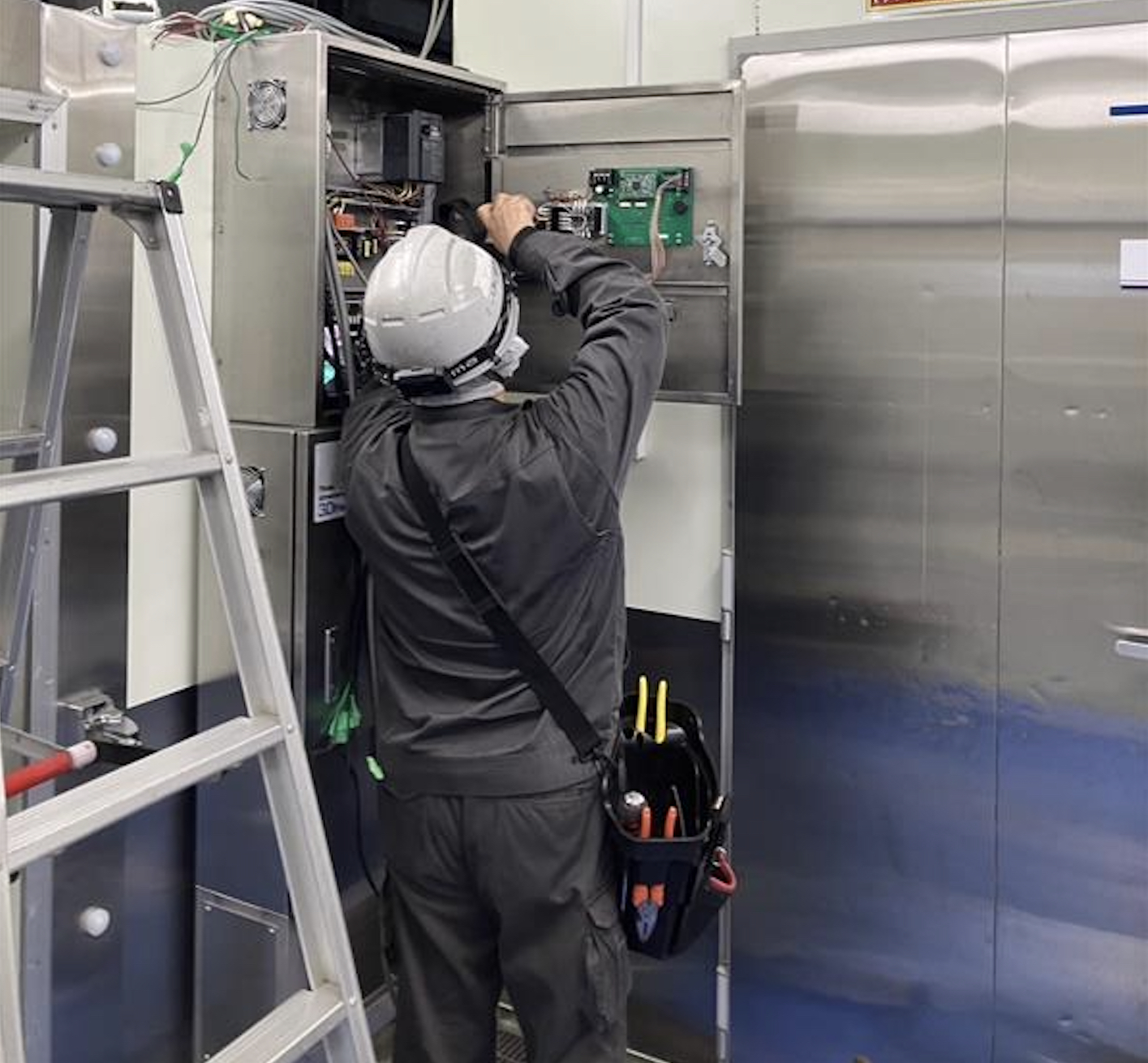 定期メンテナンスの様子