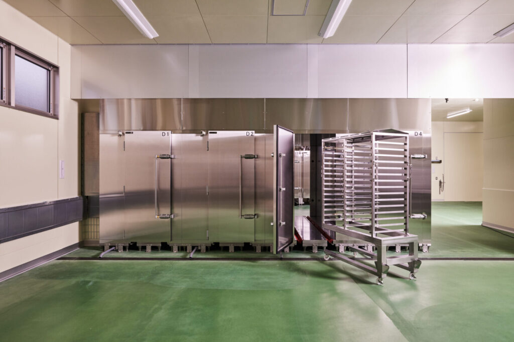 急速冷凍機「3Dフリーザー」ラックインパススルー外観