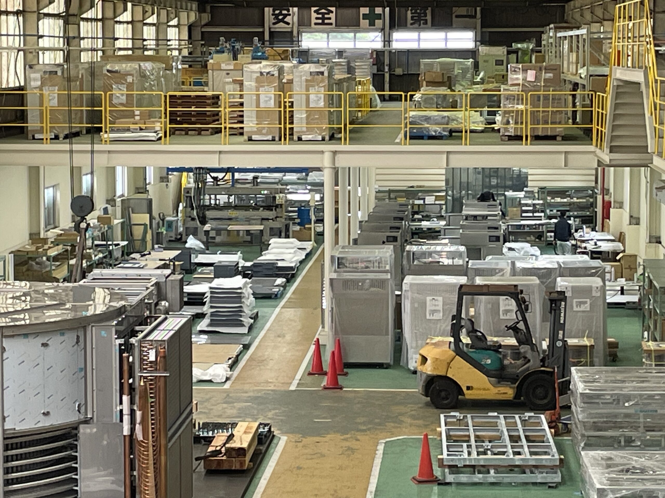 産業機械の製造設備が並ぶコガサンの工場内